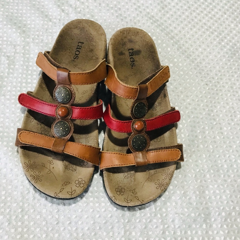 Taos‎ sandals